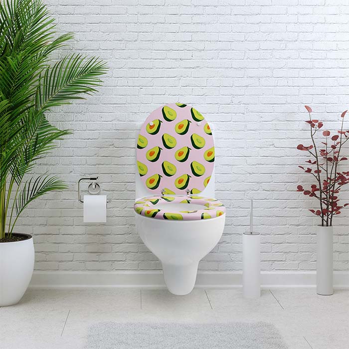 Holz Klobrille mit Absenkautomatik & Avocado Motiv in einem weißem Badezimmer